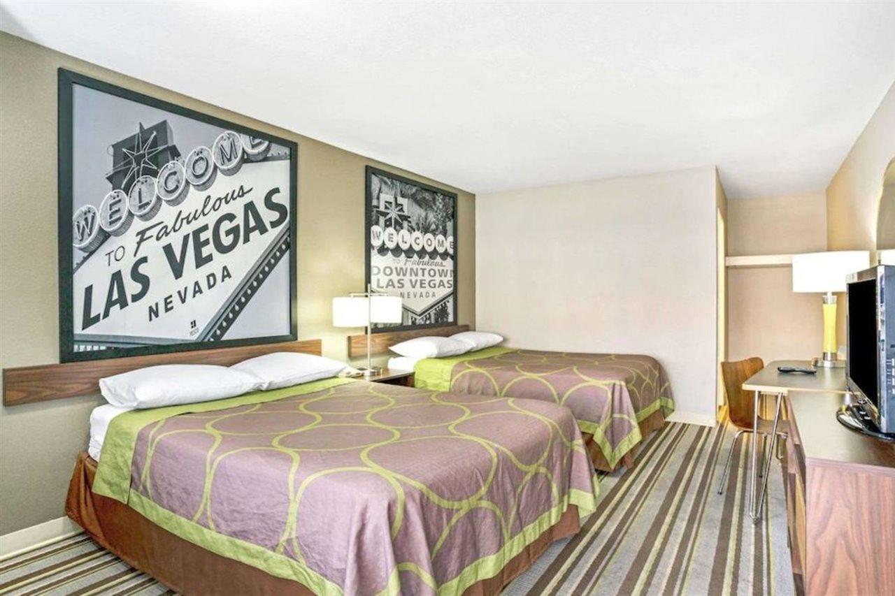 Super 8 By Wyndham Las Vegas Nellis Afb Area Kültér fotó
