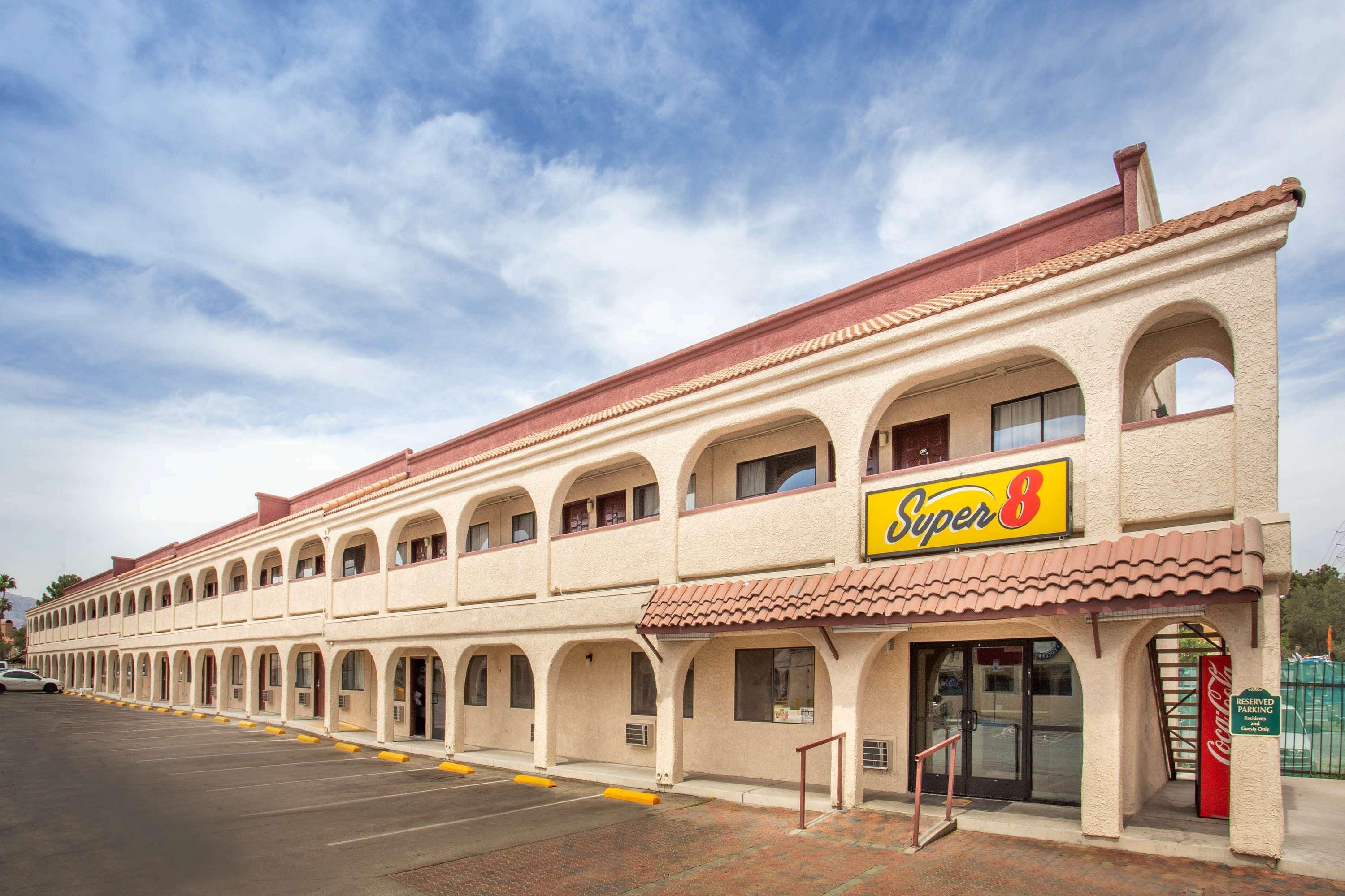 Super 8 By Wyndham Las Vegas Nellis Afb Area Kültér fotó