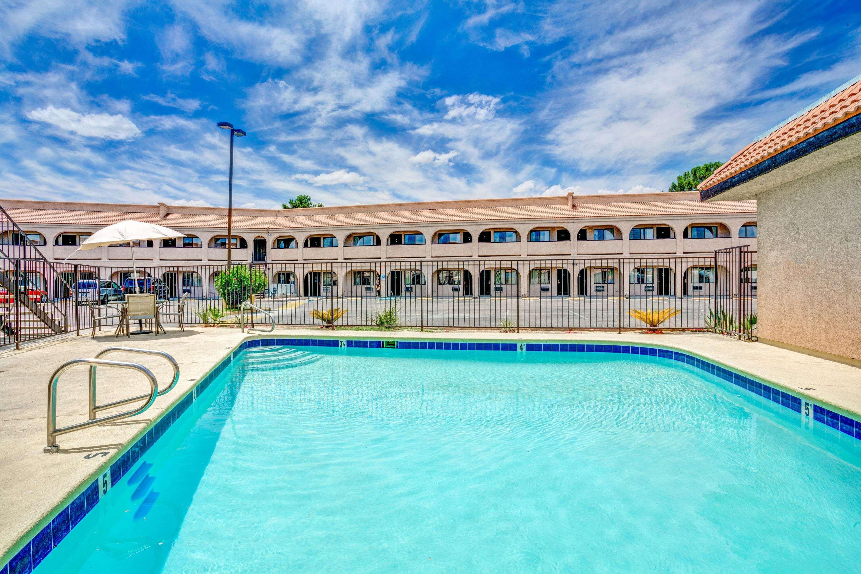 Super 8 By Wyndham Las Vegas Nellis Afb Area Kültér fotó