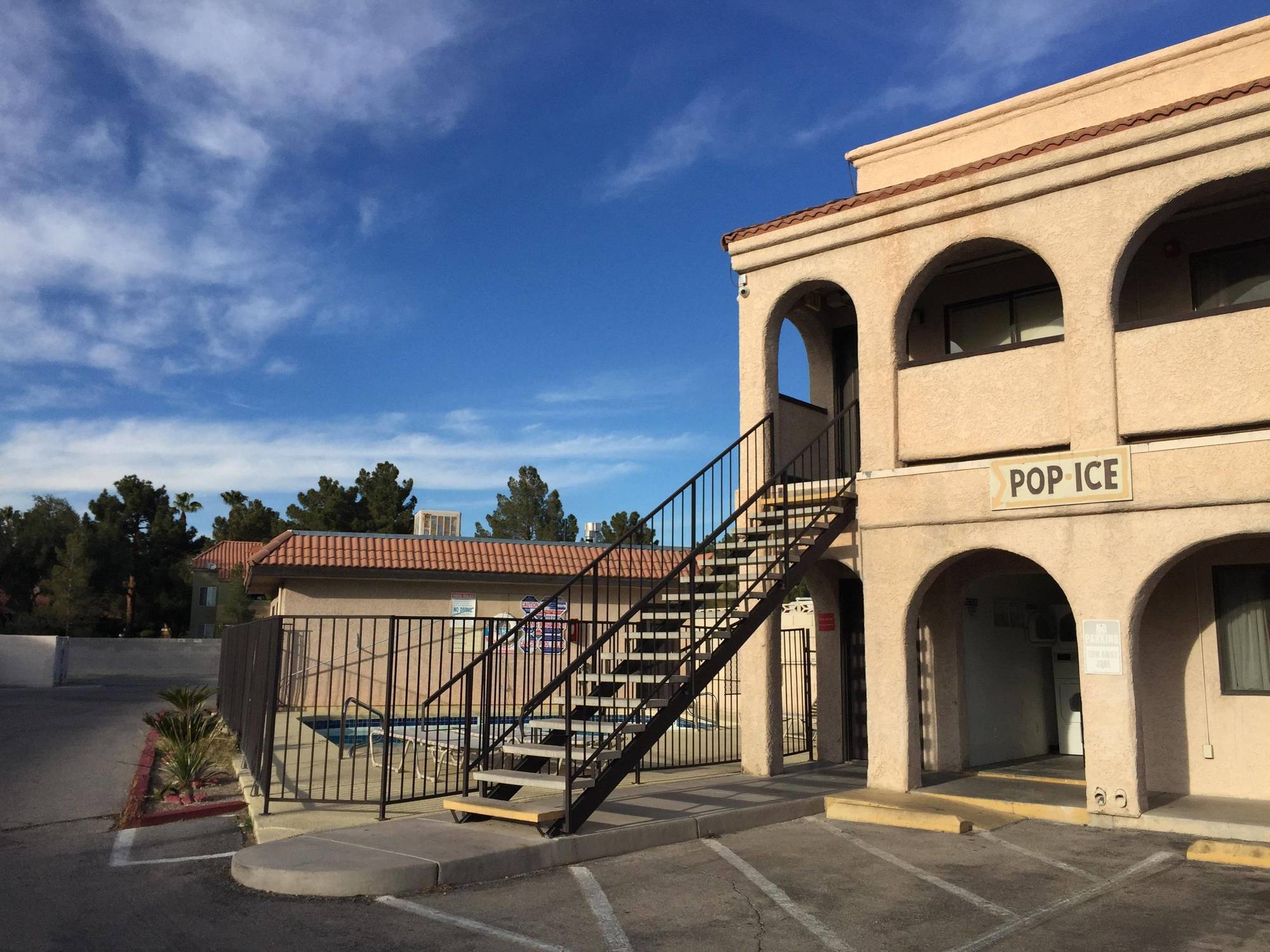 Super 8 By Wyndham Las Vegas Nellis Afb Area Kültér fotó
